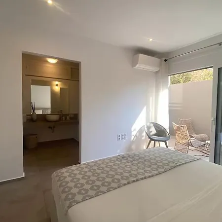 Villa Oneiro Exclusive Escape With Private Pontoon & Luxe Amenities *