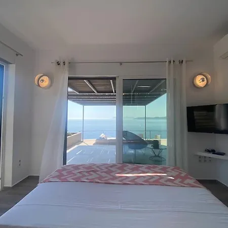 Villa Oneiro Exclusive Escape With Private Pontoon & Luxe Amenities *