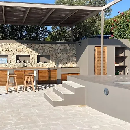 Villa Oneiro Exclusive Escape With Private Pontoon & Luxe Amenities