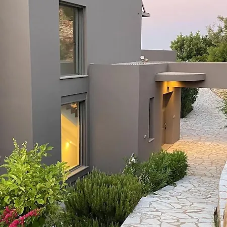 Villa Oneiro Exclusive Escape With Private Pontoon & Luxe Amenities ヴィラ