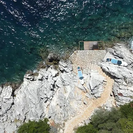 Villa Oneiro Exclusive Escape With Private Pontoon & Luxe Amenities ヴィラ