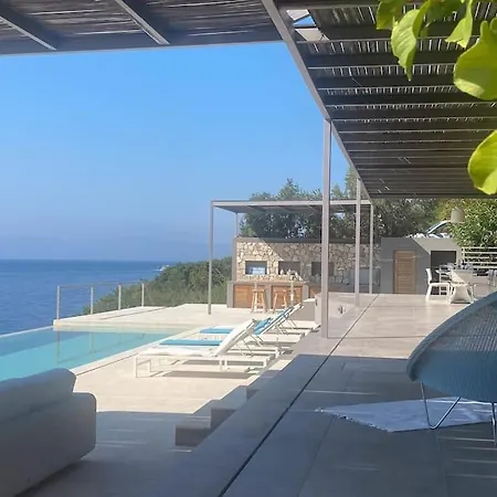 Villa Oneiro Exclusive Escape With Private Pontoon & Luxe Amenities ヴィラ Évyiros