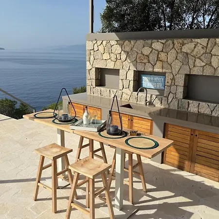Villa Oneiro Exclusive Escape With Private Pontoon & Luxe Amenities ヴィラ Évyiros