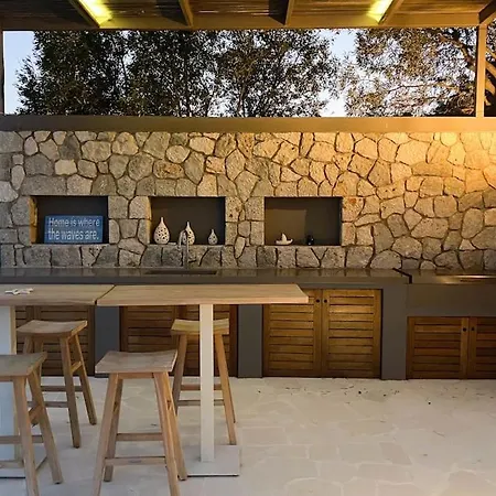 ヴィラ Villa Oneiro Exclusive Escape With Private Pontoon & Luxe Amenities Évyiros