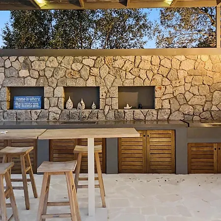 Villa Oneiro Exclusive Escape With Private Pontoon & Luxe Amenities Évyiros