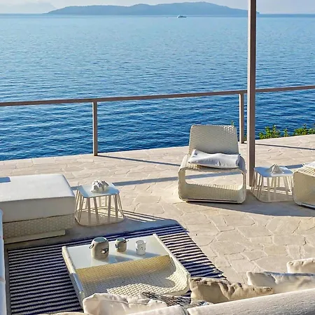 Villa Oneiro Exclusive Escape With Private Pontoon & Luxe Amenities