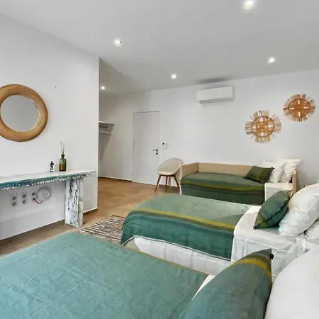 Villa Oneiro Exclusive Escape With Private Pontoon & Luxe Amenities *