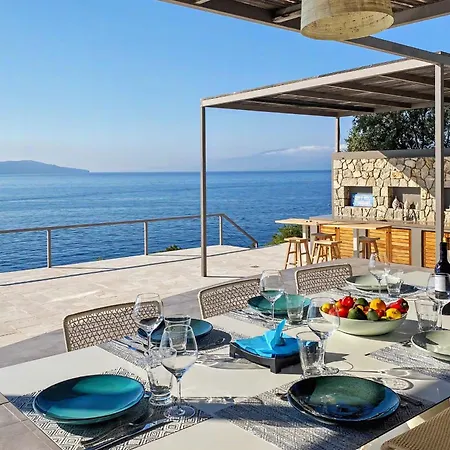 ヴィラ Villa Oneiro Exclusive Escape With Private Pontoon & Luxe Amenities *
