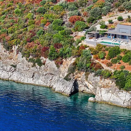 ヴィラ Villa Oneiro Exclusive Escape With Private Pontoon & Luxe Amenities Évyiros