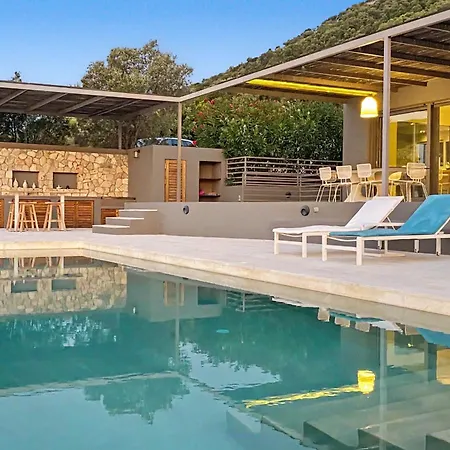 Villa Oneiro Exclusive Escape With Private Pontoon & Luxe Amenities ヴィラ
