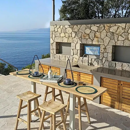 ヴィラ Villa Oneiro Exclusive Escape With Private Pontoon & Luxe Amenities