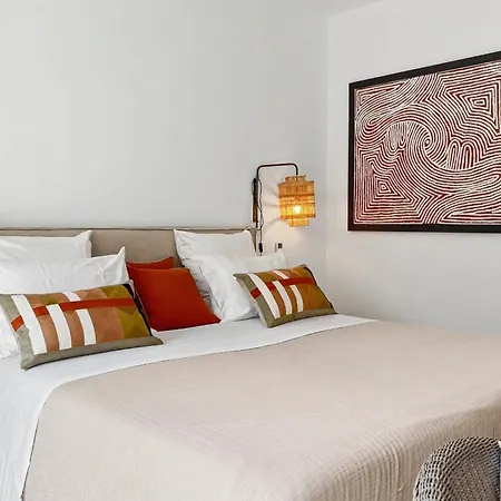 Villa Oneiro Exclusive Escape With Private Pontoon & Luxe Amenities ヴィラ *
