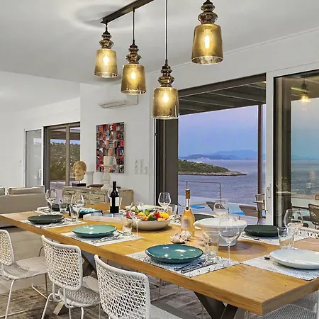 ヴィラ Villa Oneiro Exclusive Escape With Private Pontoon & Luxe Amenities *