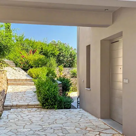 Villa Oneiro Exclusive Escape With Private Pontoon & Luxe Amenities ヴィラ Évyiros