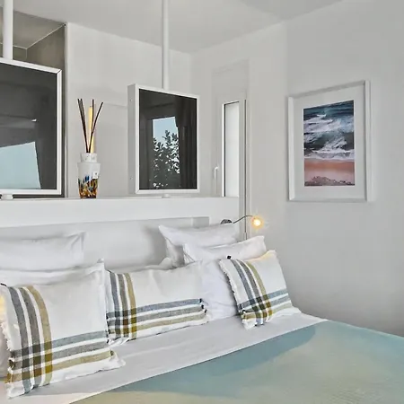 Villa Oneiro Exclusive Escape With Private Pontoon & Luxe Amenities ヴィラ