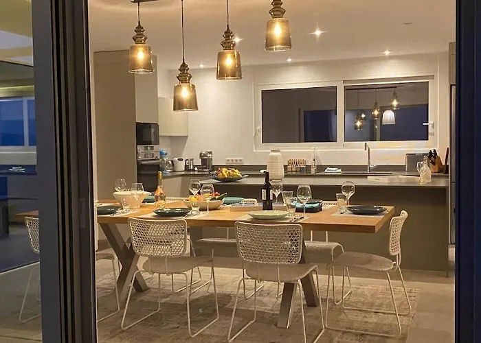 Dreamscape Oneiro - Your Gateway To Seaside Villa