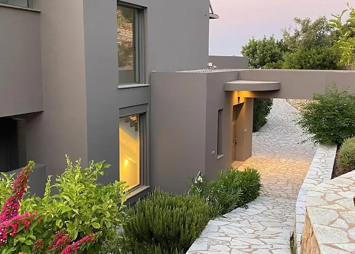 Dreamscape Oneiro - Your Gateway To Seaside Villa